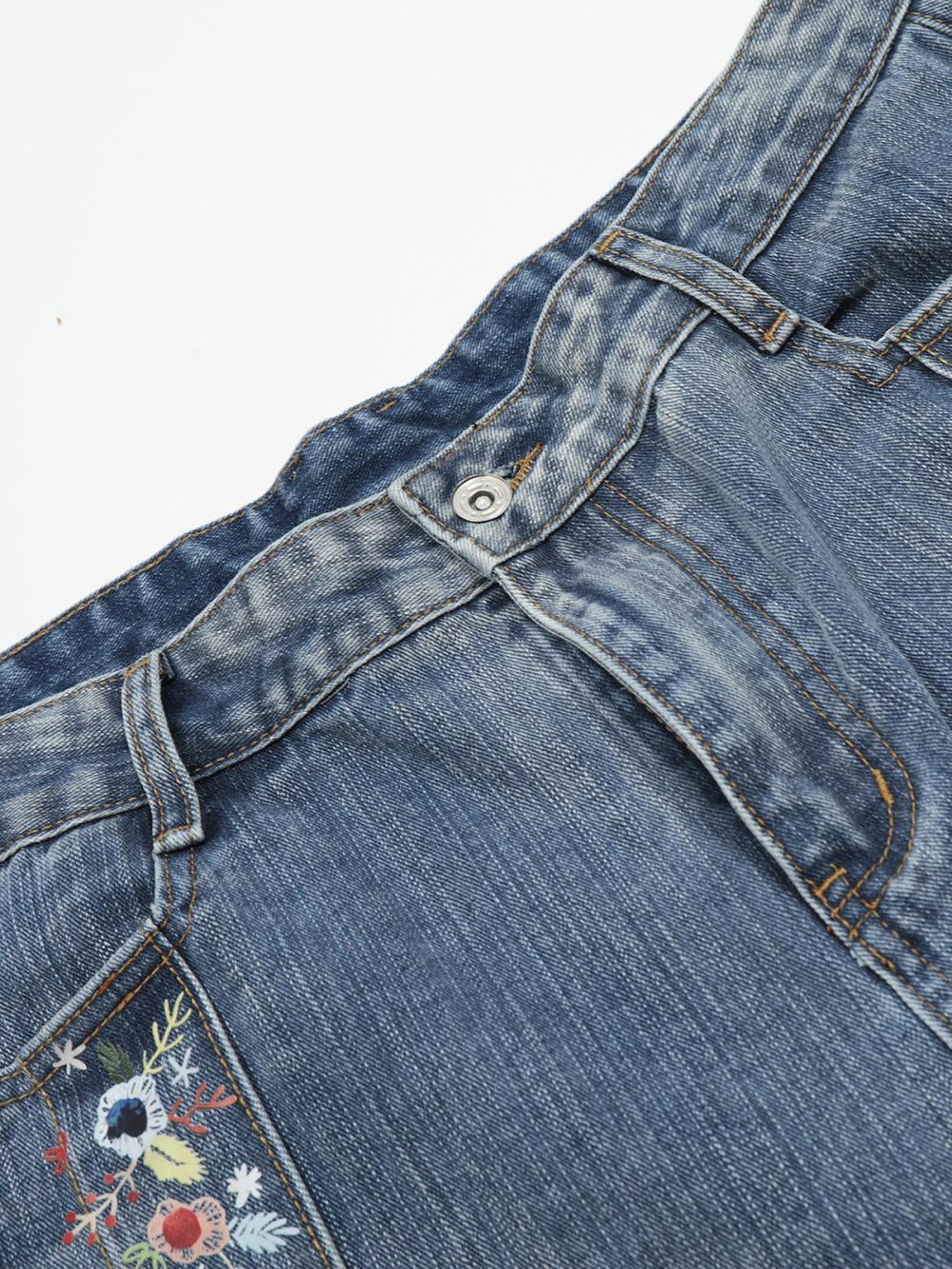 Unique Print Design Straight-Cut Mid-Split Jeans - Image 4