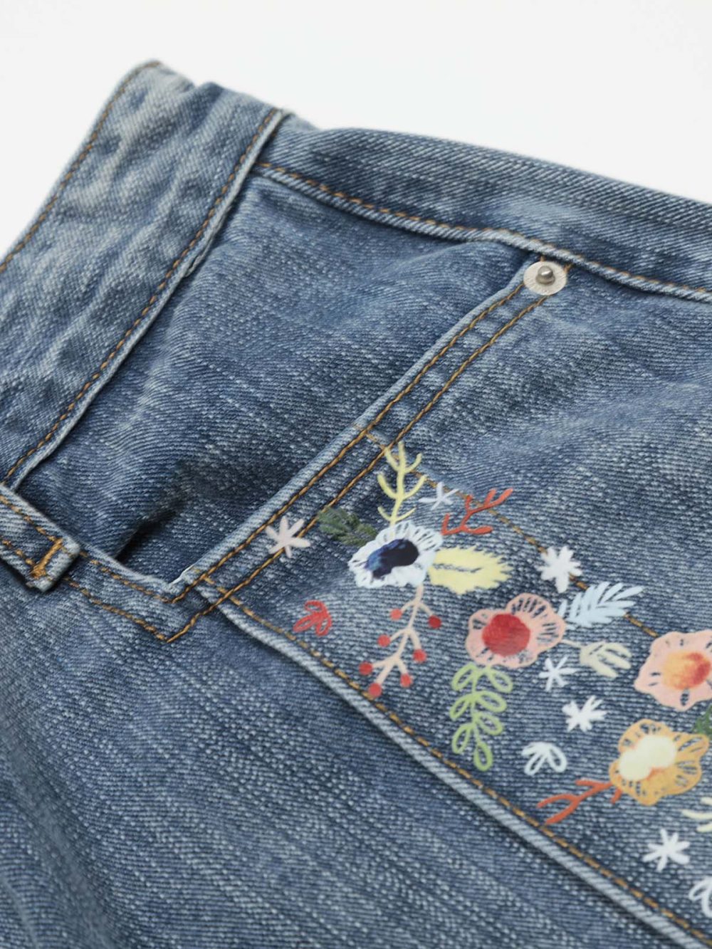 Unique Print Design Straight-Cut Mid-Split Jeans - Image 5