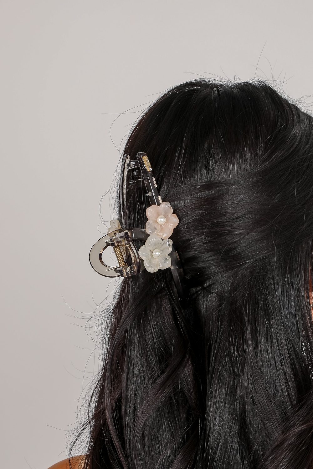 Shining Sweetheart Black Floral Claw Hair Clip - Image 7