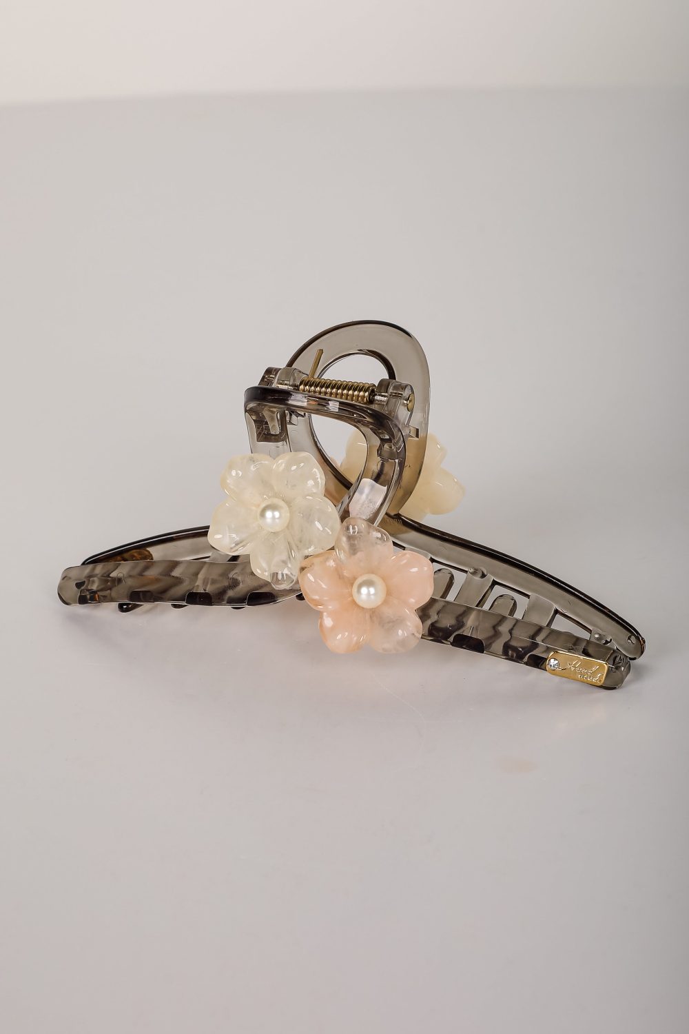 Shining Sweetheart Black Floral Claw Hair Clip - Image 2
