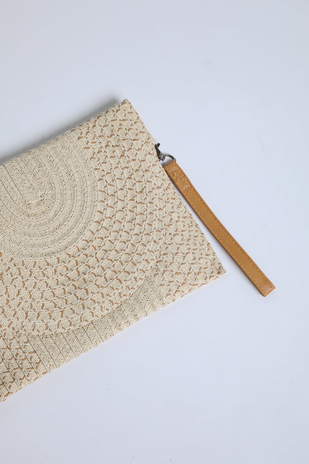 Changing Tides Tan Straw Clutch - Image 2