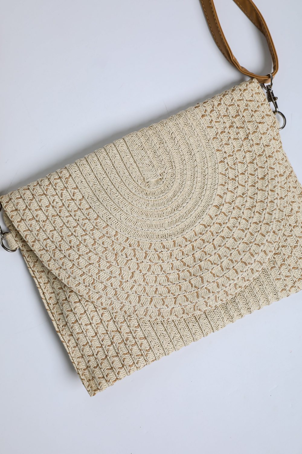 Changing Tides Tan Straw Clutch - Image 3