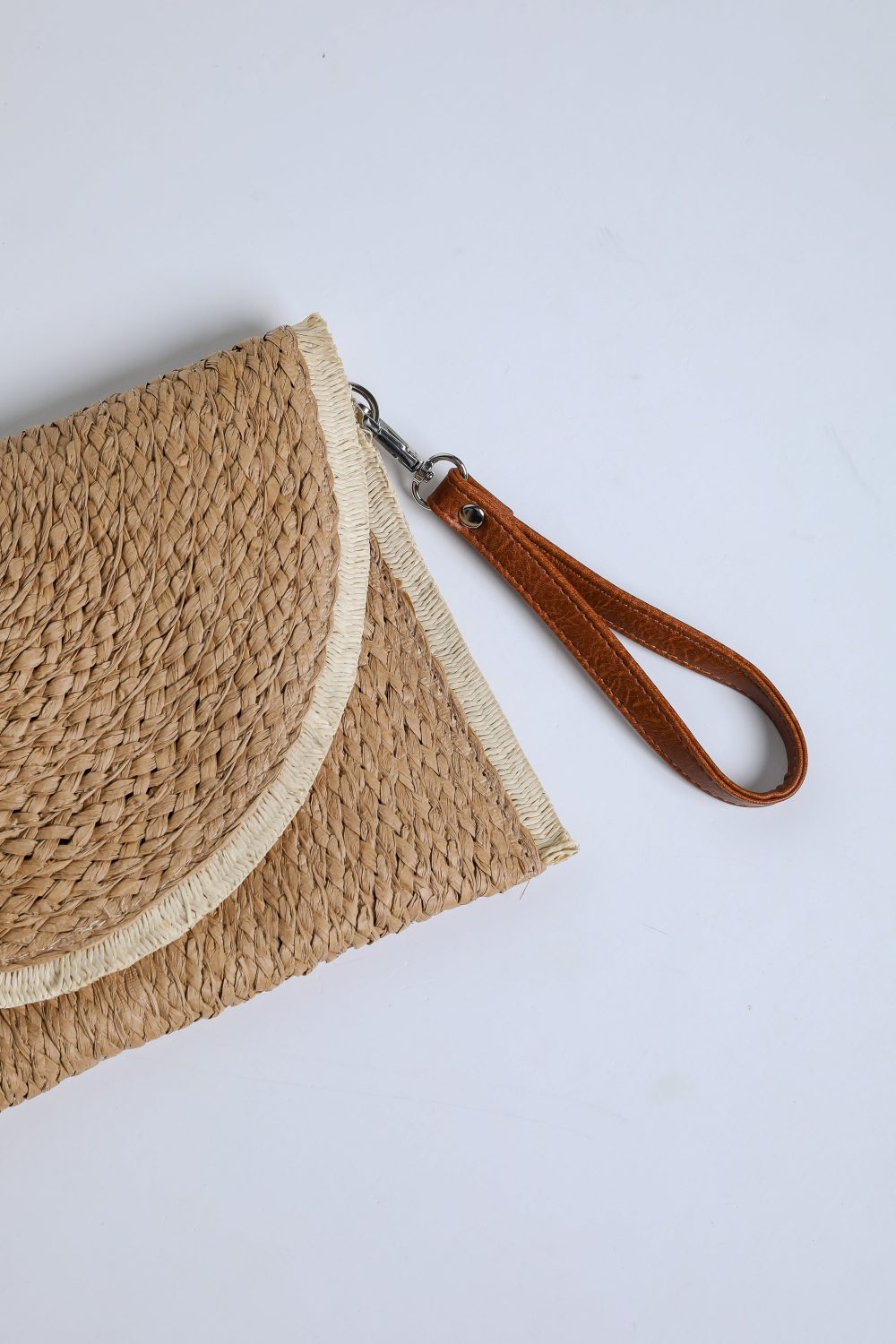 Weekend Trip Natural Straw Clutch - Image 4