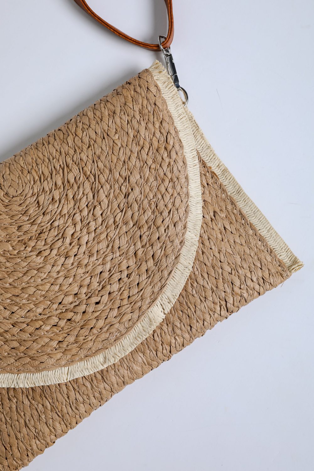 Weekend Trip Natural Straw Clutch - Image 2
